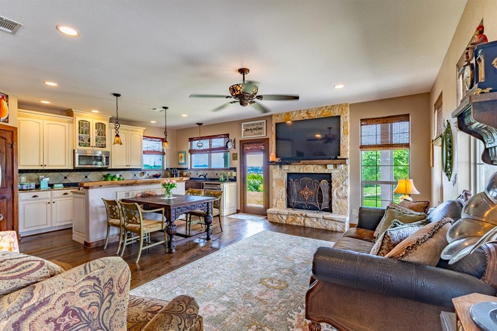 7060 Hells Gate Loop Property Photo 3