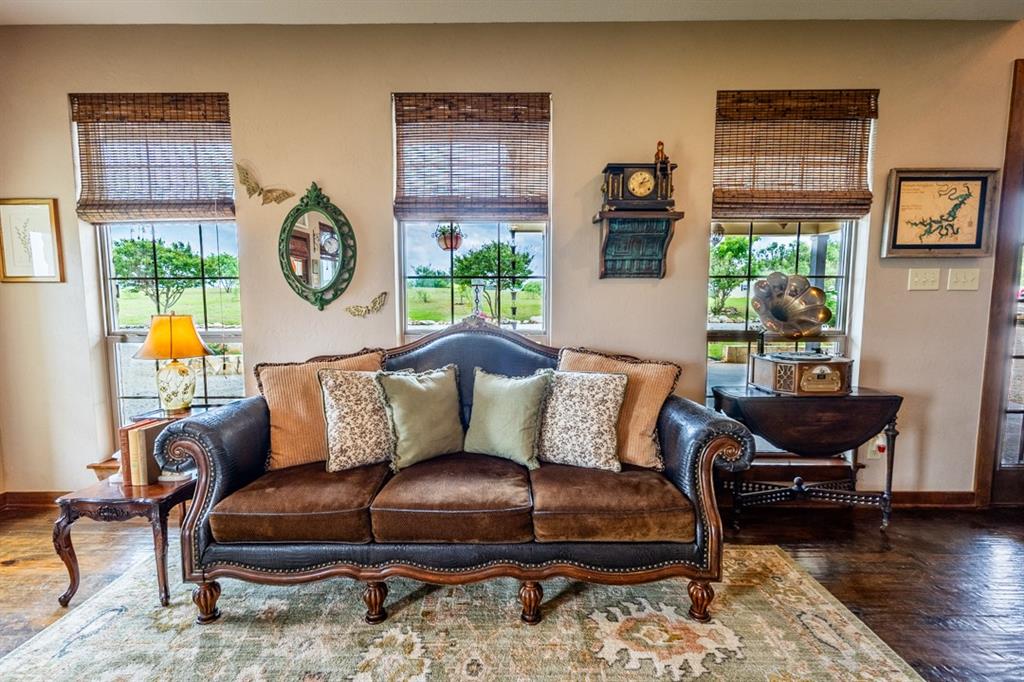 7060 Hells Gate Loop Property Photo 4