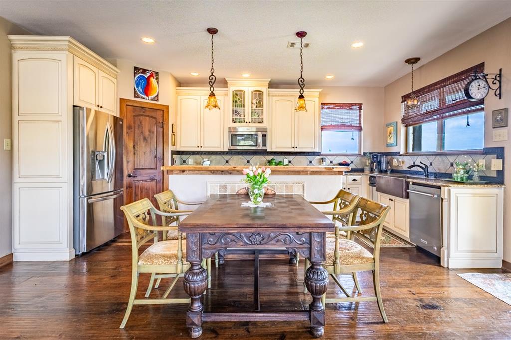 7060 Hells Gate Loop Property Photo 6