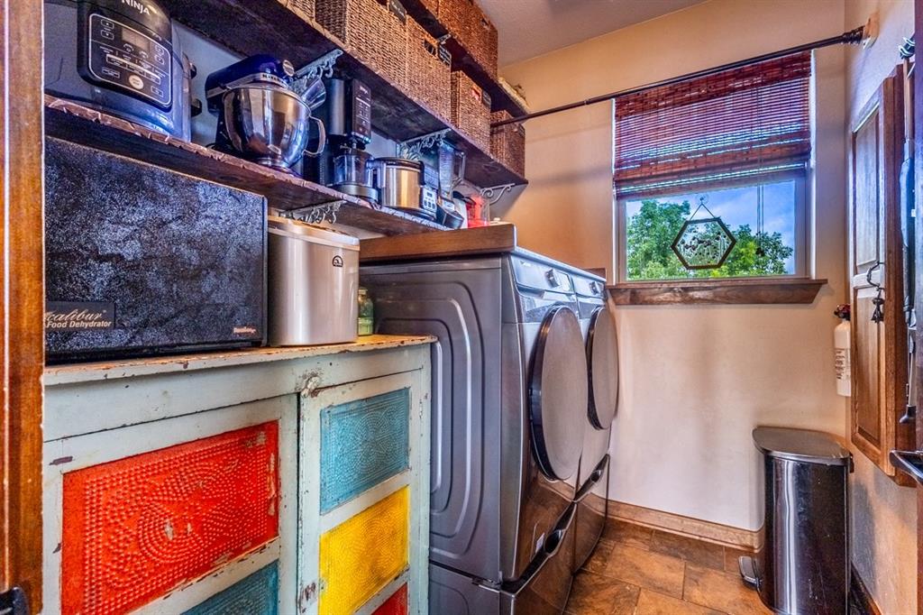 7060 Hells Gate Loop Property Photo 9