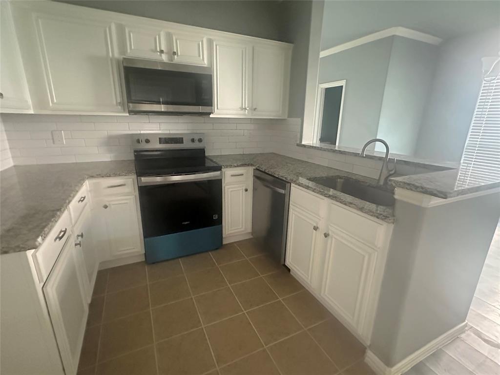 2349 Homewood Lane Property Photo 9