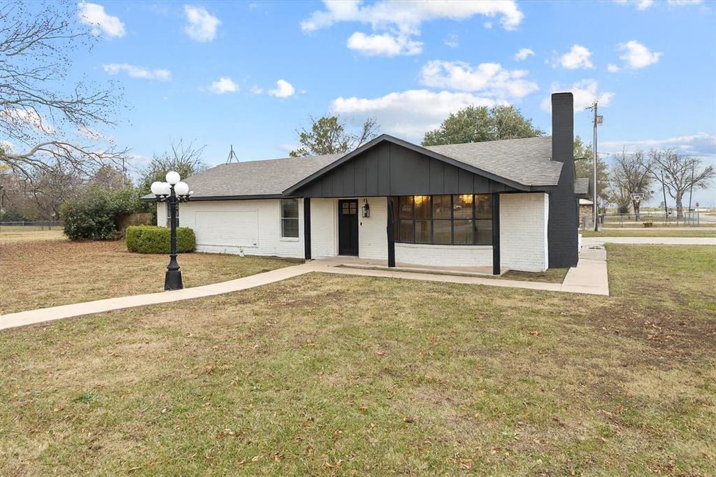312 E Cottonwood Street Property Photo 1