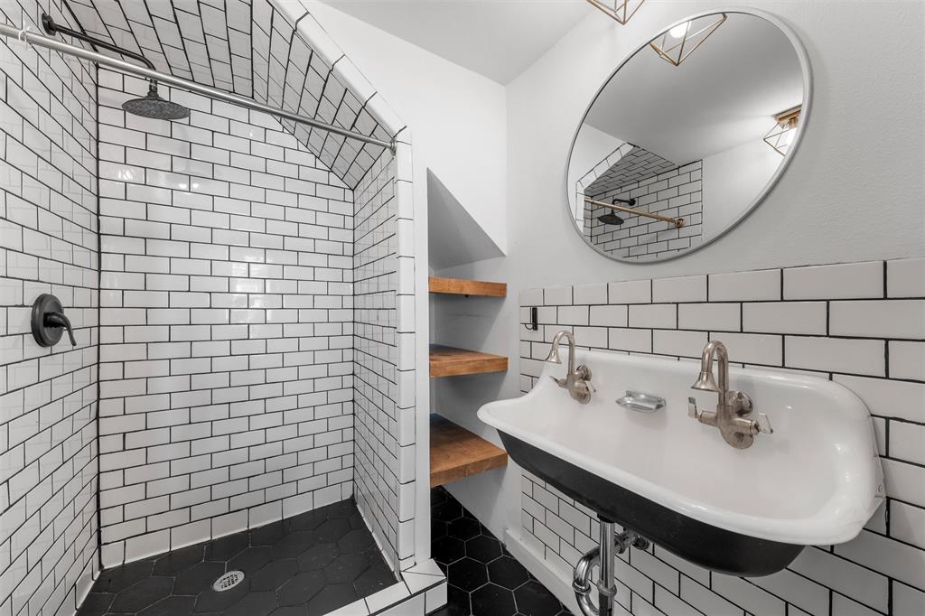 2807 Washington Avenue Property Photo 15