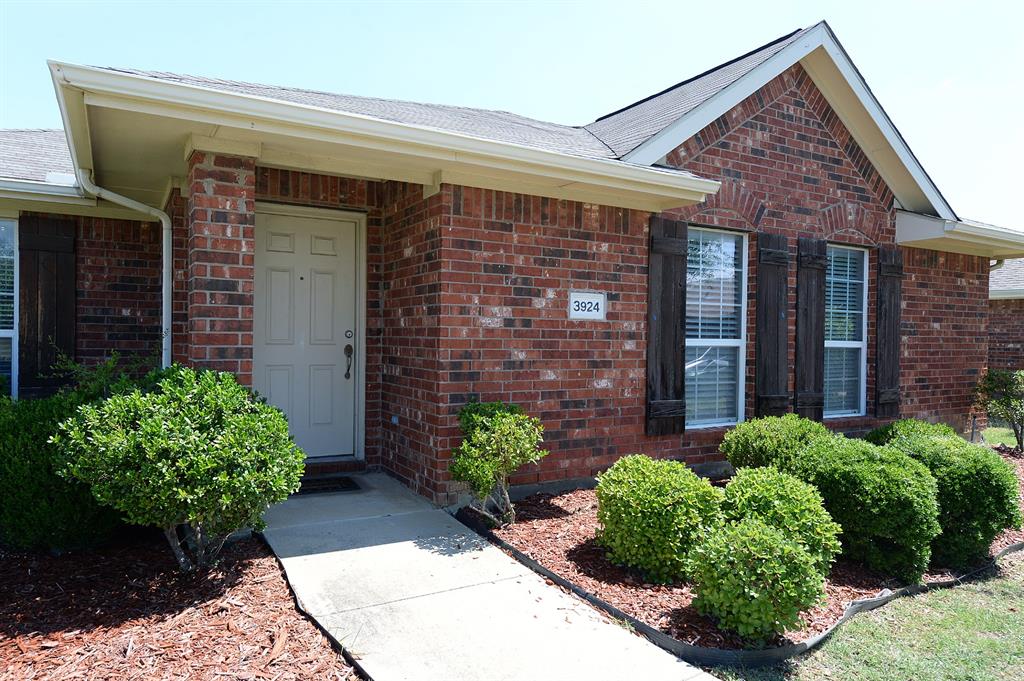 3924 Palace Place Property Photo 2