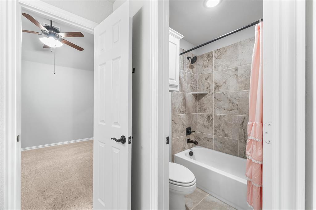 701 Featherstone Lane Property Photo 28