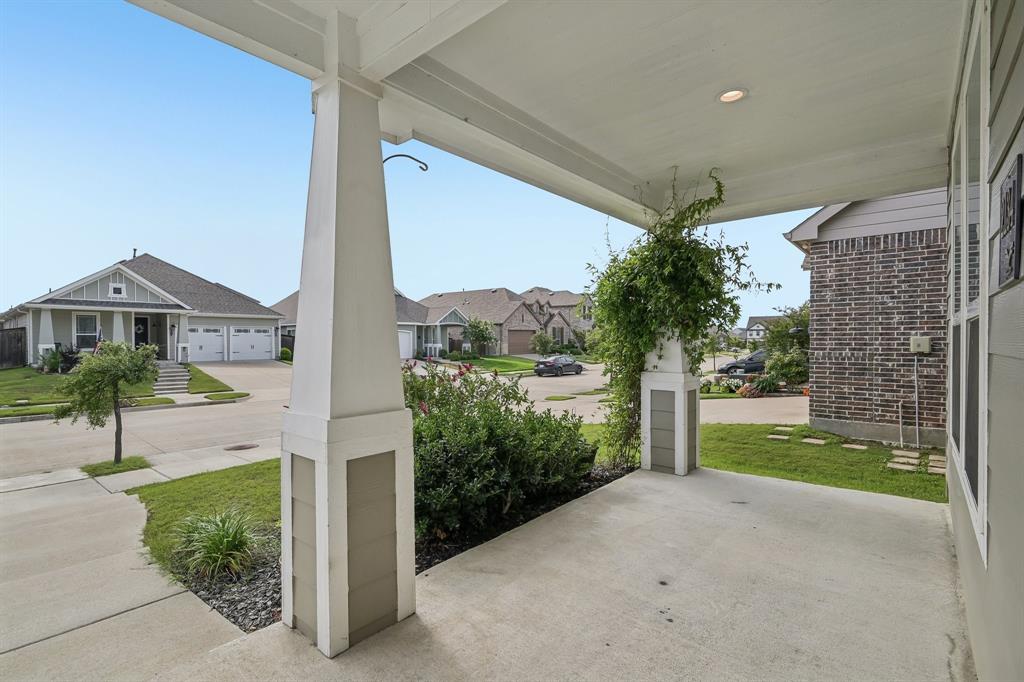 2134 Mossbrook Drive Property Photo 4