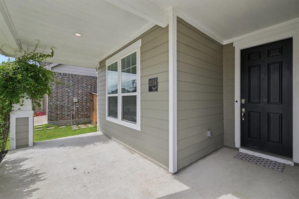 2134 Mossbrook Drive Property Photo 5