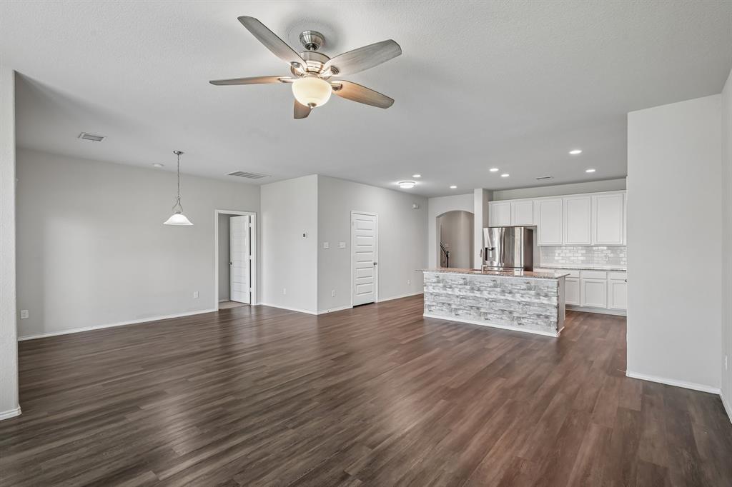2134 Mossbrook Drive Property Photo 11