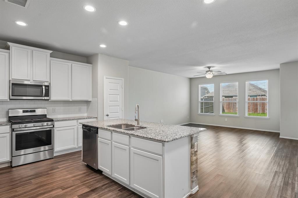 2134 Mossbrook Drive Property Photo 13