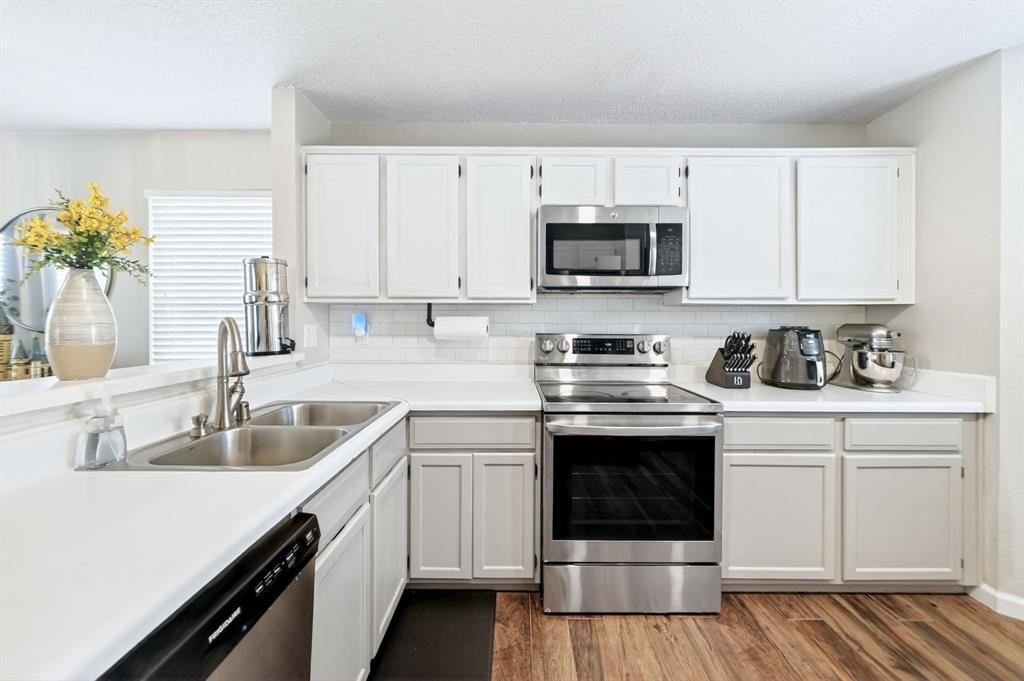 771 Eiffel Drive Property Photo 3