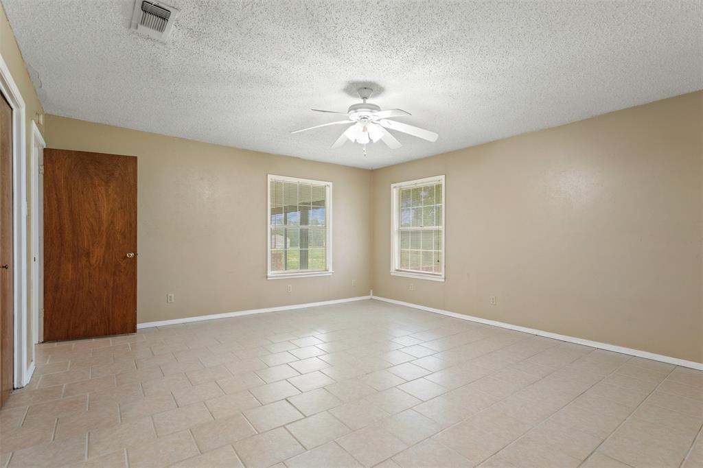 5161 Us Highway 271 Property Photo 16