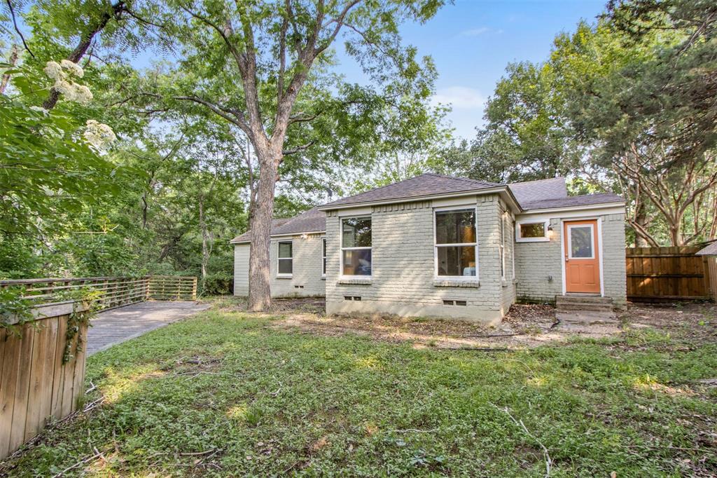 2021 Elmwood Boulevard Property Photo 1