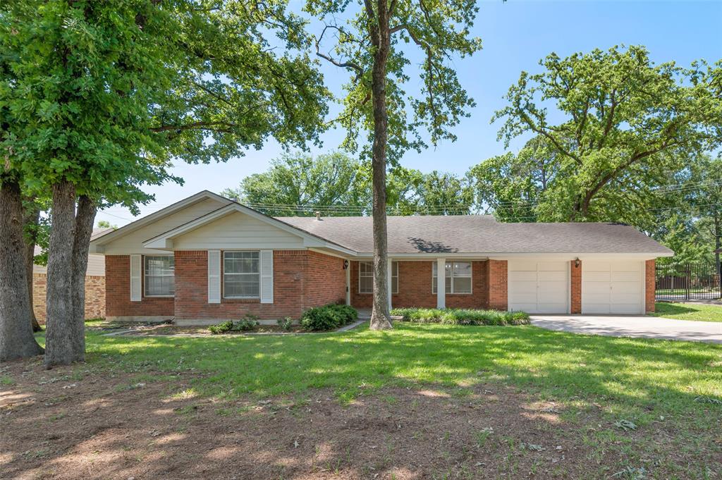 2202 Foxcroft Circle
