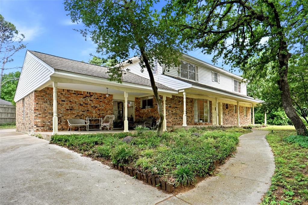 2105 Camelot Drive Property Photo 1