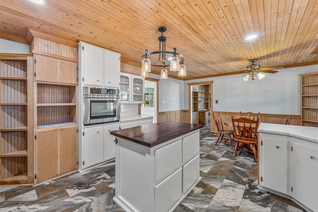 10184 S Us Highway 281 Property Photo 5