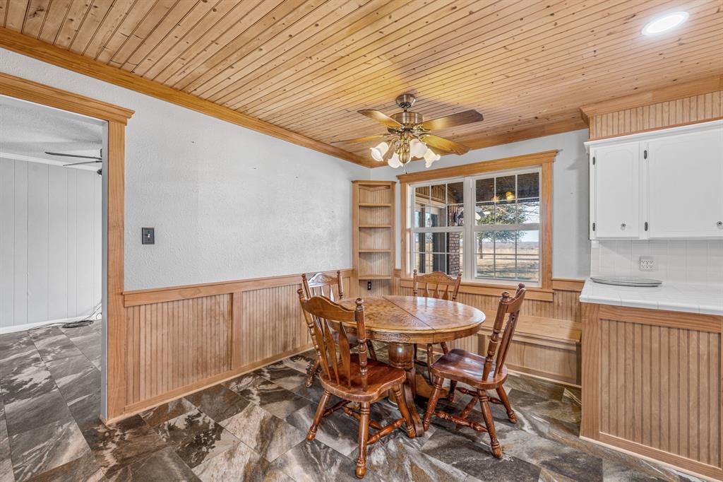 10184 S Us Highway 281 Property Photo 6
