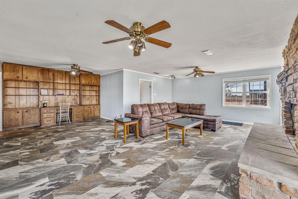 10184 S Us Highway 281 Property Photo 7