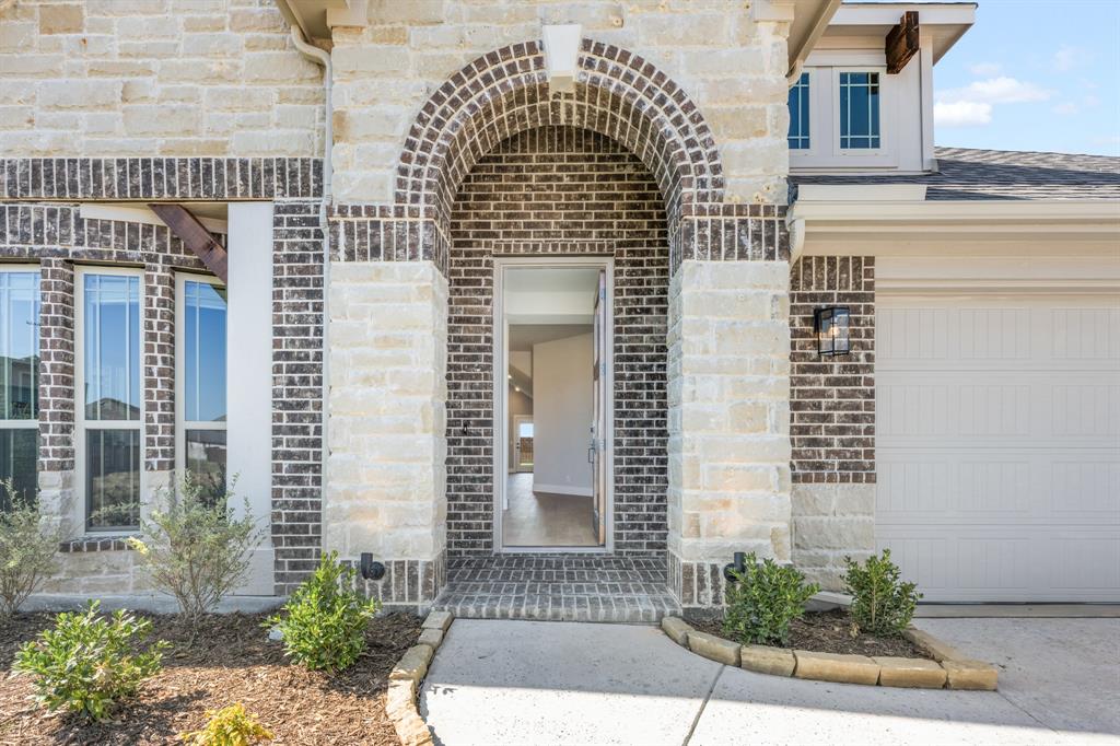 1011 Stonehaven Drive Property Photo 4