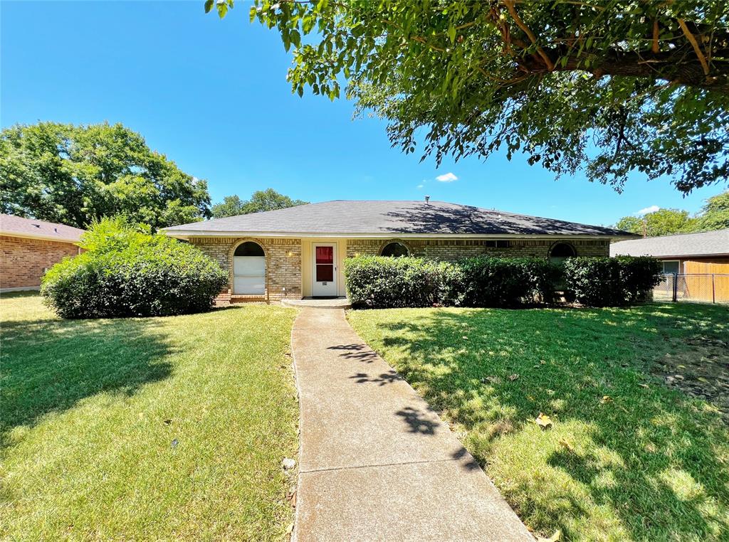 221 Connie Drive Property Photo 1