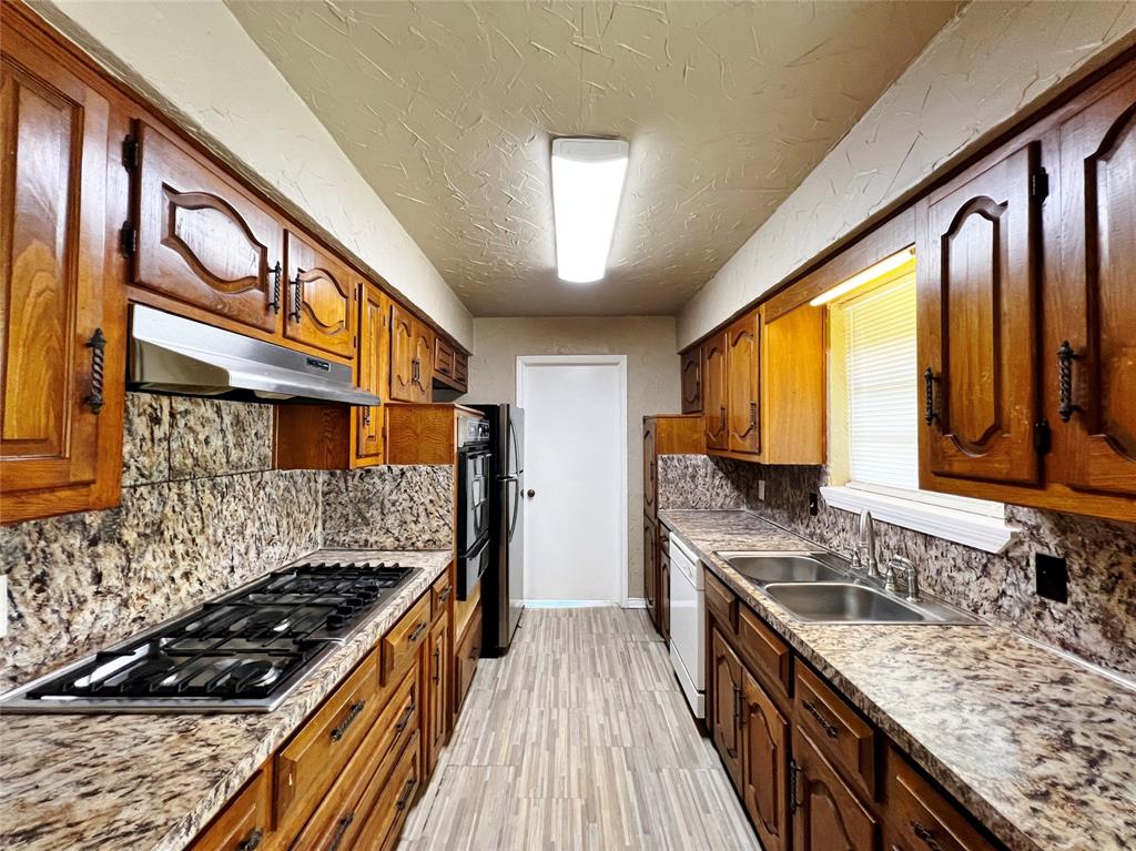 221 Connie Drive Property Photo 8