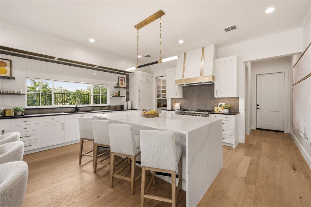 2951 Sunset Boulevard Property Photo 14