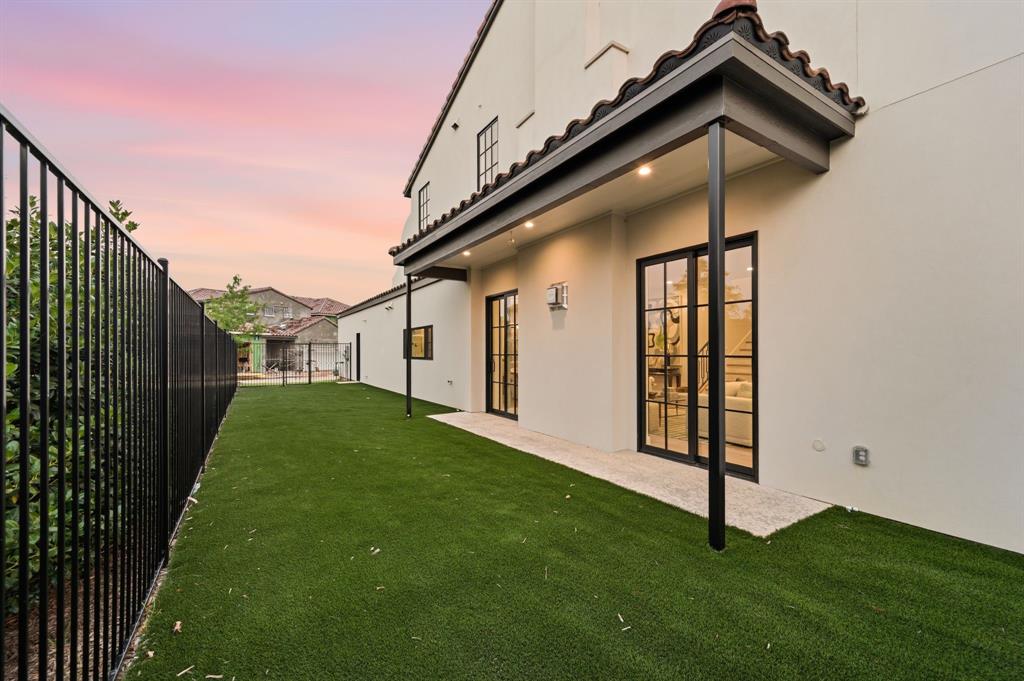 2951 Sunset Boulevard Property Photo 36
