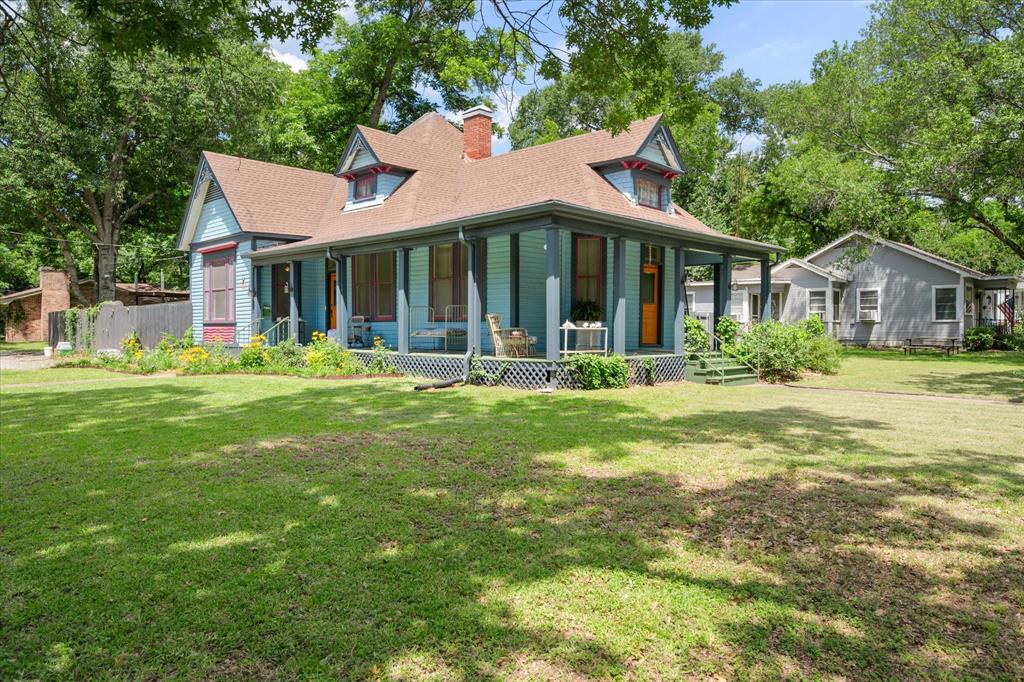 1302 W 5th Avenue Property Photo 3