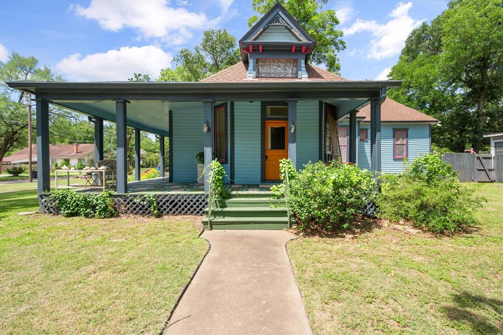 1302 W 5th Avenue Property Photo 5
