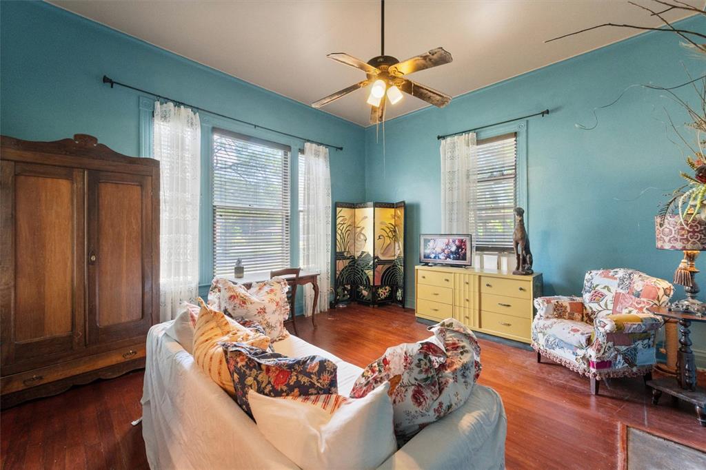 1302 W 5th Avenue Property Photo 6
