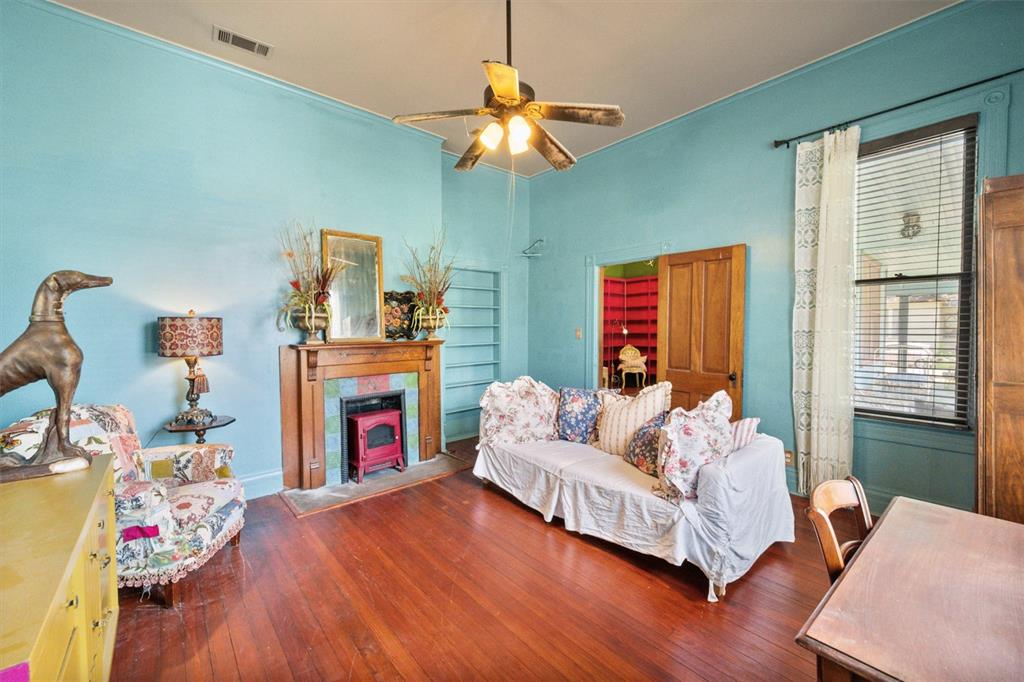 1302 W 5th Avenue Property Photo 8