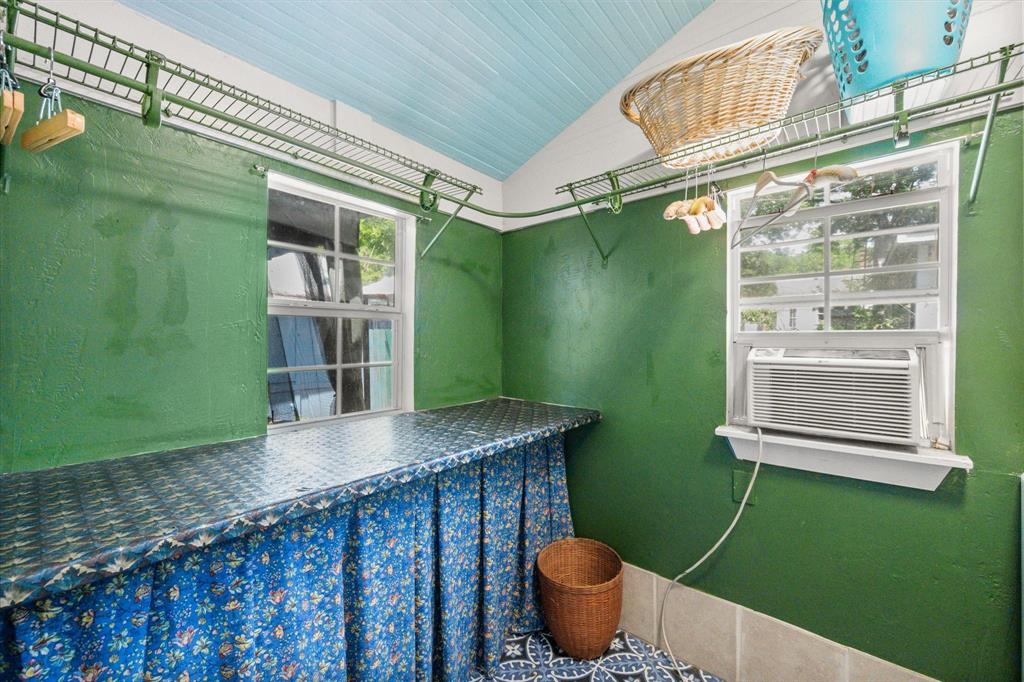 1302 W 5th Avenue Property Photo 37