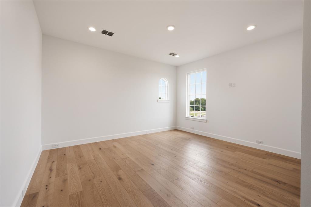 2913 Lakeside Village Boulevard Property Photo 36