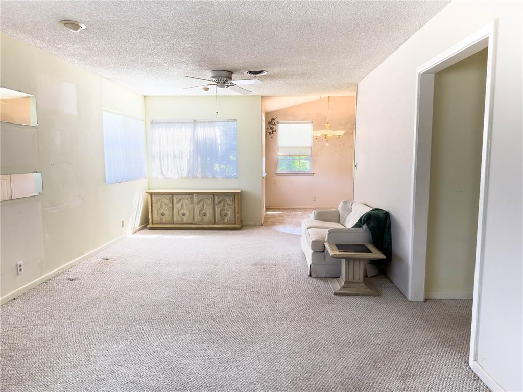1332 Florea Street Property Photo 8
