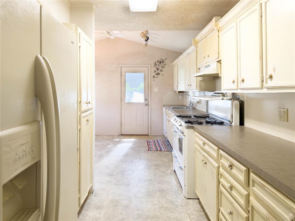 1332 Florea Street Property Photo 13