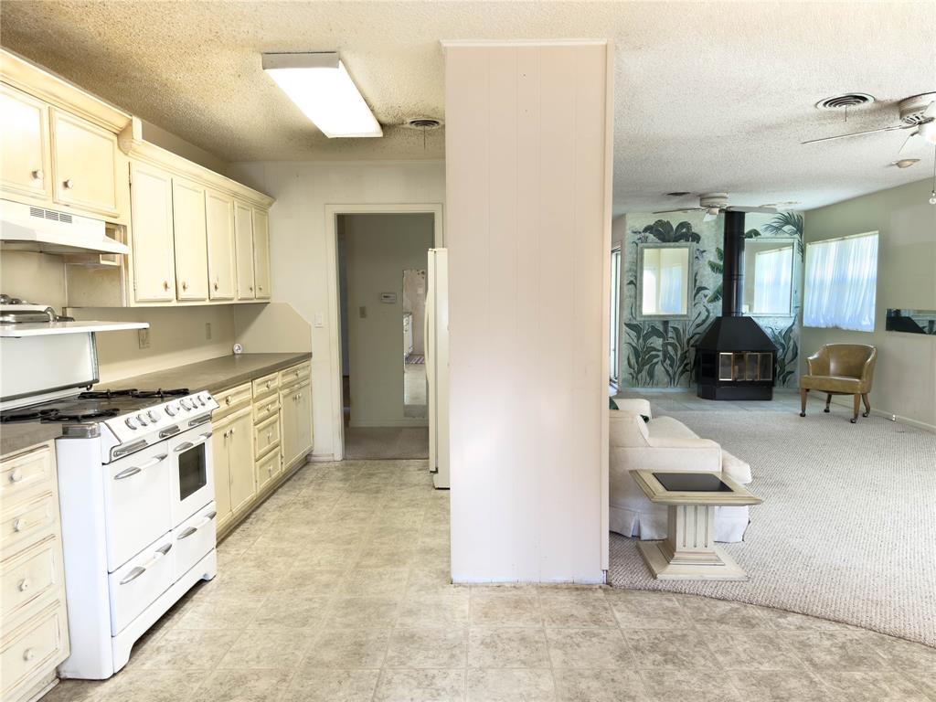 1332 Florea Street Property Photo 14