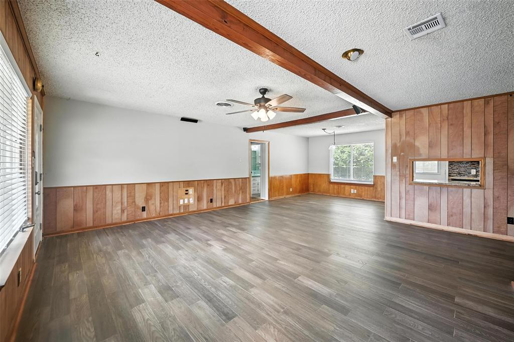 302 Young Drive Property Photo 4