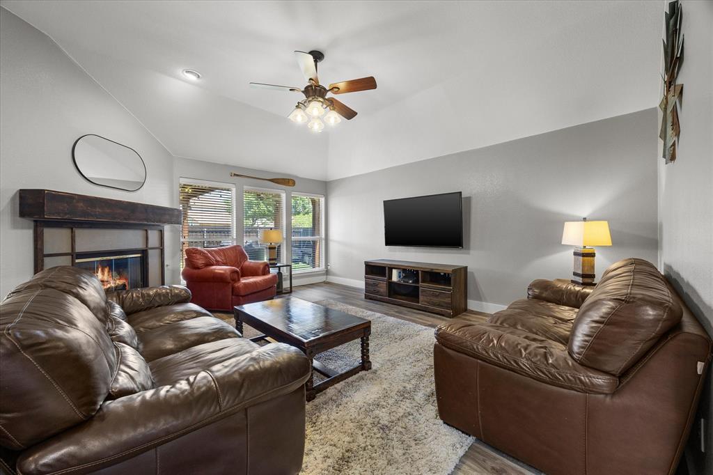 2440 Fieldcrest Drive Property Photo 6