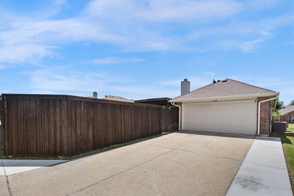2440 Fieldcrest Drive Property Photo 28