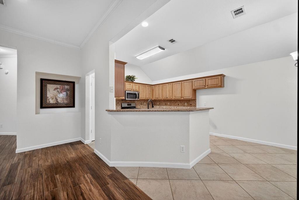 313 Cave River Drive Property Photo 11