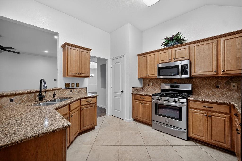 313 Cave River Drive Property Photo 14
