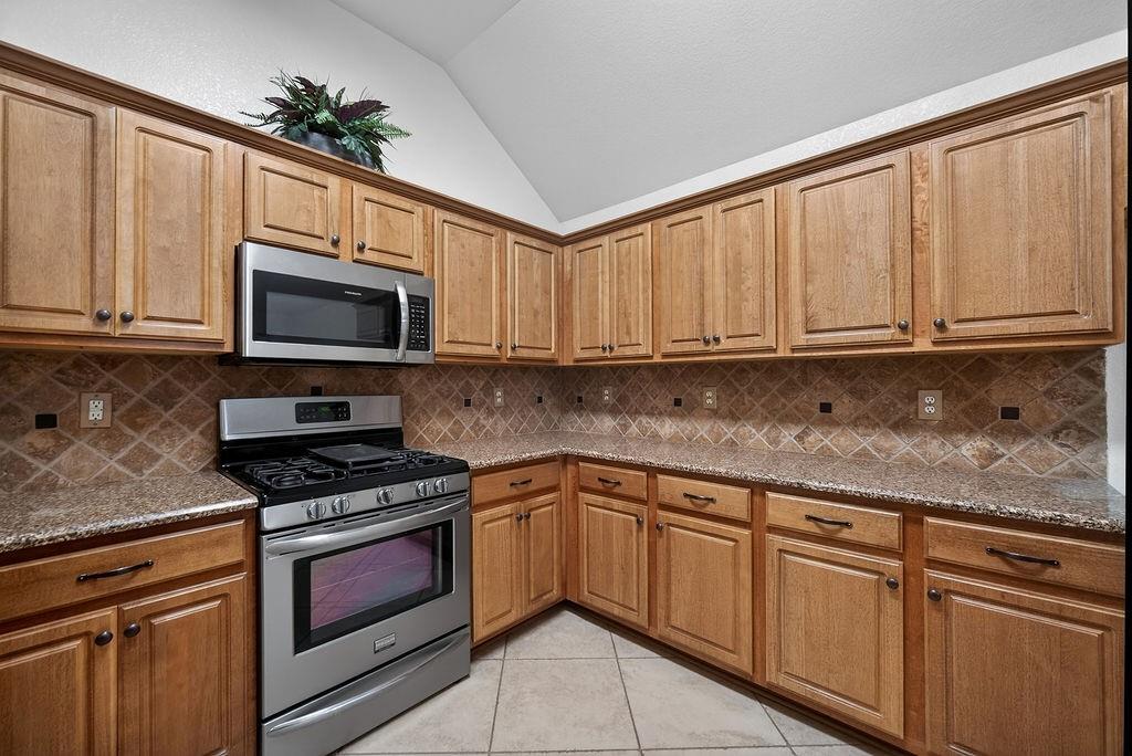 313 Cave River Drive Property Photo 17