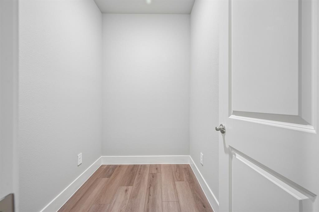4007 Benbrook Drive Property Photo 18