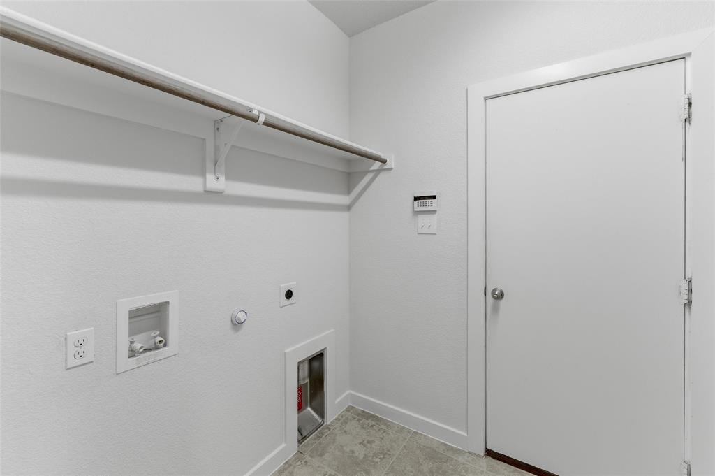 305 Evans Drive Property Photo 9