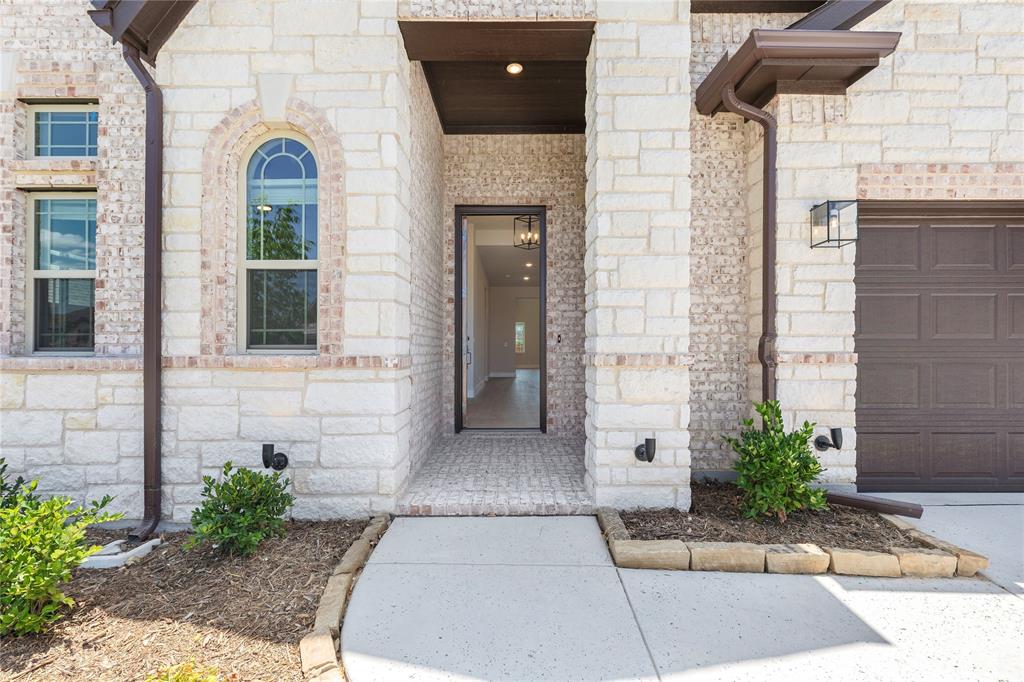 1033 Emerald Trace Drive Property Photo 4