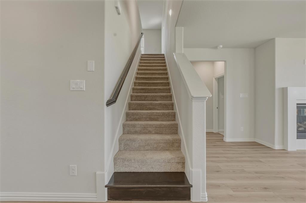 828 Elmstead Drive Property Photo 12