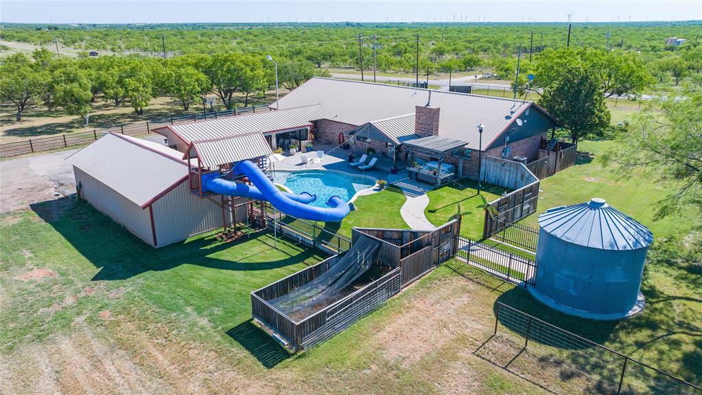 426 S Elmdale Property Photo 3