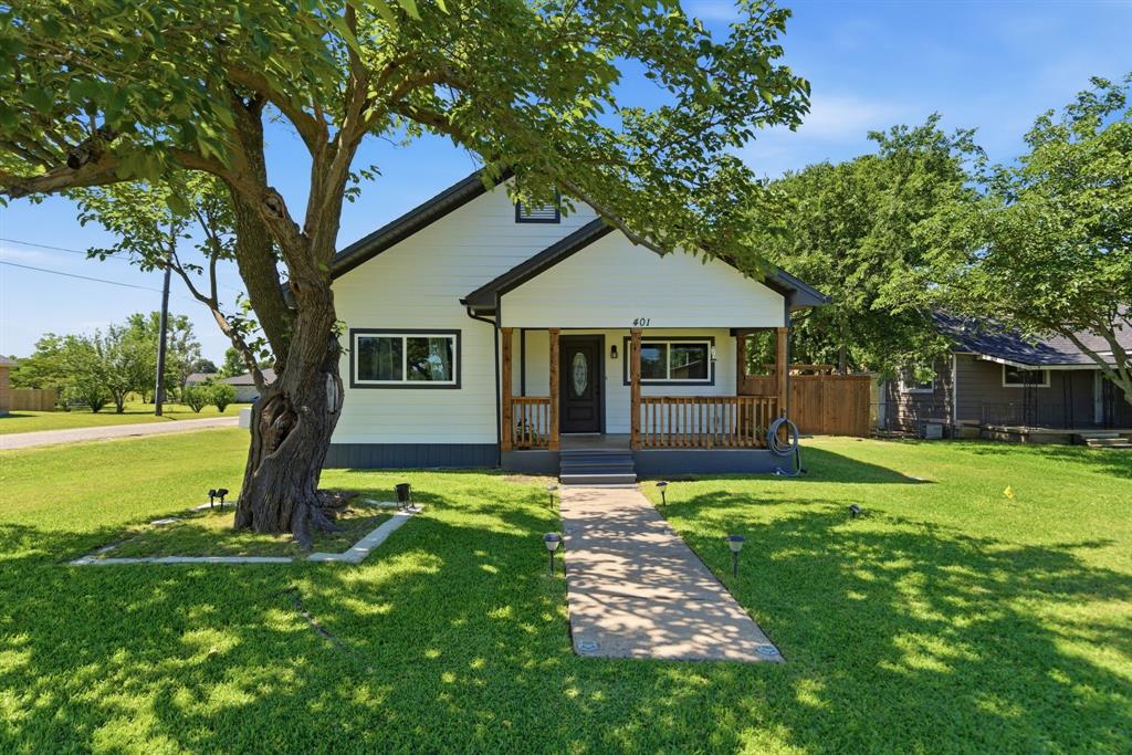 401 W Mesquite Street Property Photo 1
