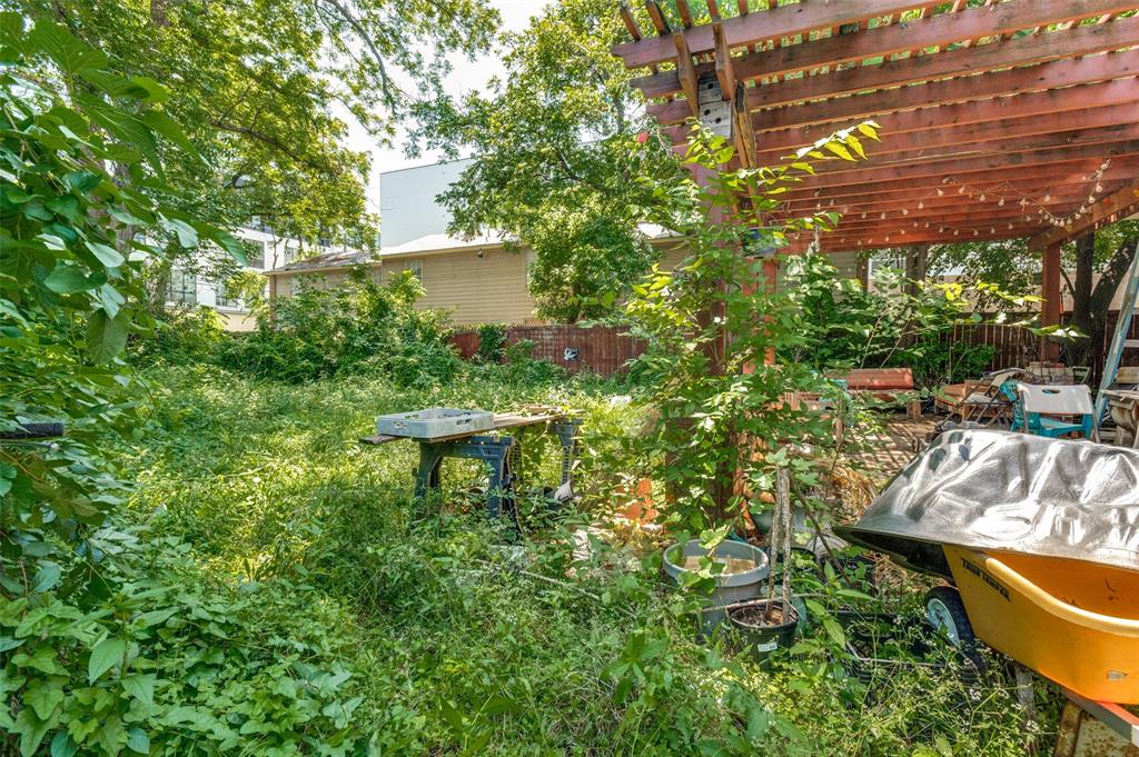 520 W 9th Street Property Photo 5
