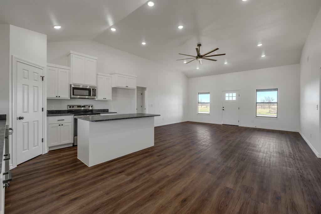1032 Savage Way Property Photo 4