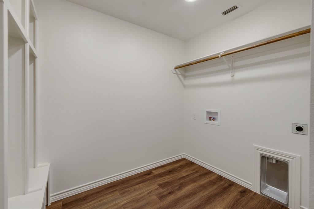 1032 Savage Way Property Photo 7
